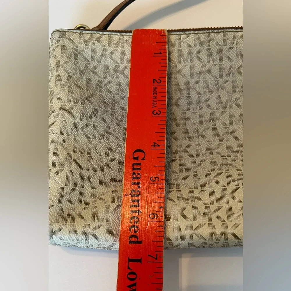 Michael Kors Jet Set Travel‎ Double Zip Gusset Signature Crossbody Vanilla Acorn